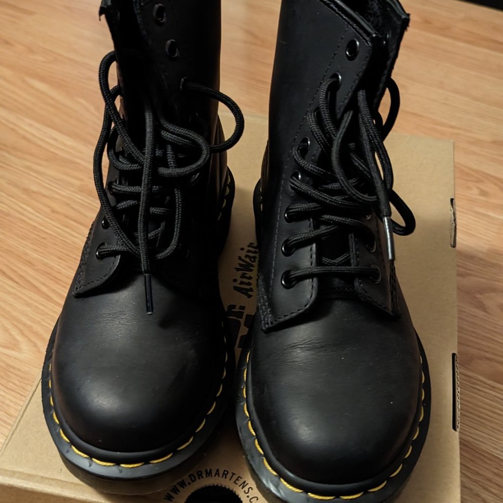 Dr. Martens 1460 GREASY LEATHER LACE UP BOOTS
